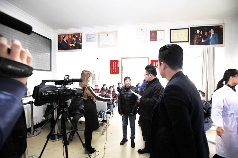 如皋市沈晔斌中医内科诊所_中央电视台发现之旅追溯栏目组来门诊现声采访患者